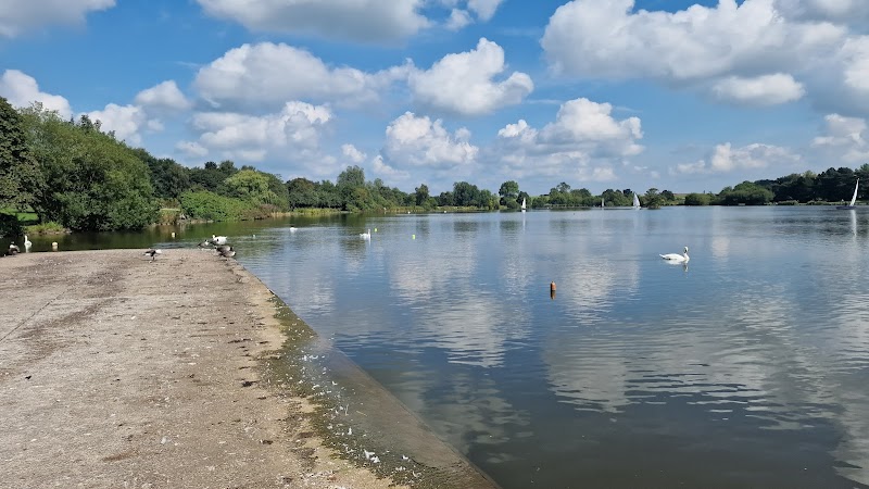 Yeadon Tarn photo 2
